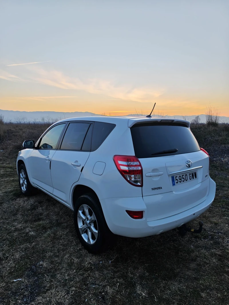 Toyota Rav4 2.2  D4D, снимка 10 - Автомобили и джипове - 53168739