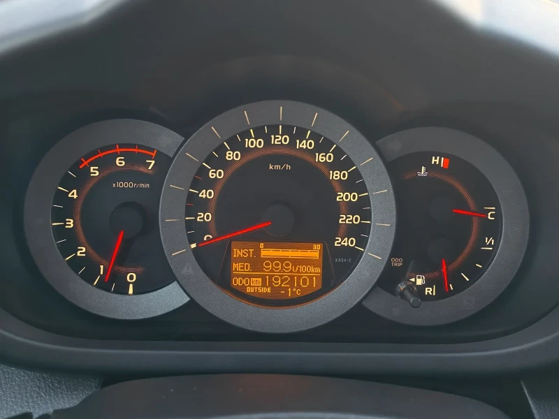 Toyota Rav4 2.2  D4D, снимка 8 - Автомобили и джипове - 53168739