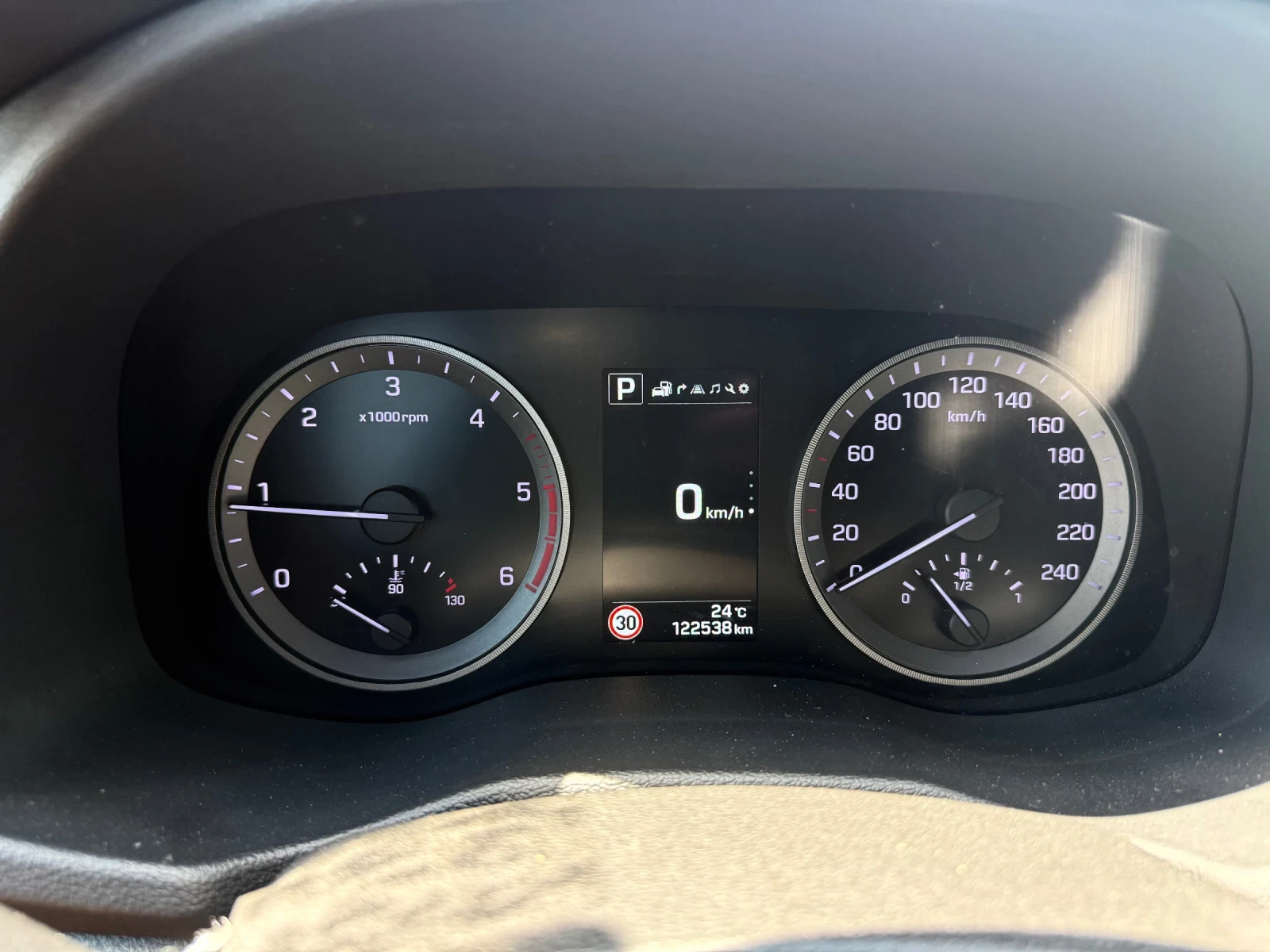 Hyundai Tucson 2.0CRDI 185к.с Швейцария 122500км.4WD, снимка 13 - Автомобили и джипове - 54999192