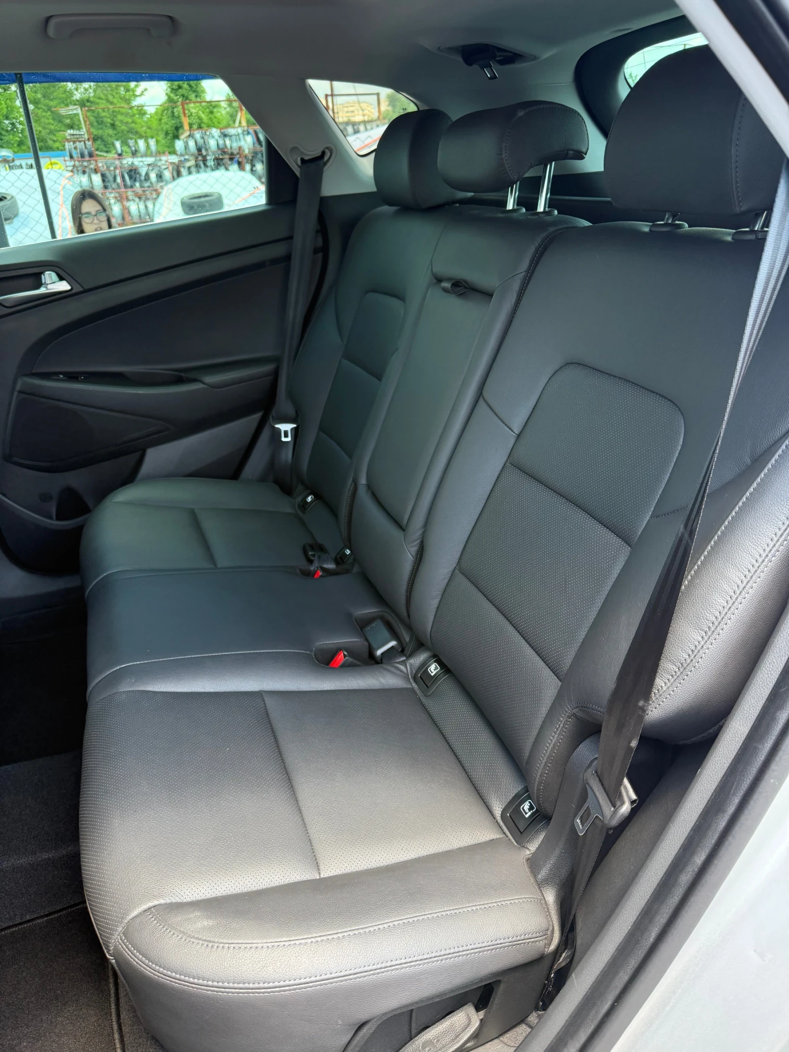 Hyundai Tucson 2.0CRDI 185к.с Швейцария 122500км.4WD, снимка 11 - Автомобили и джипове - 54999192