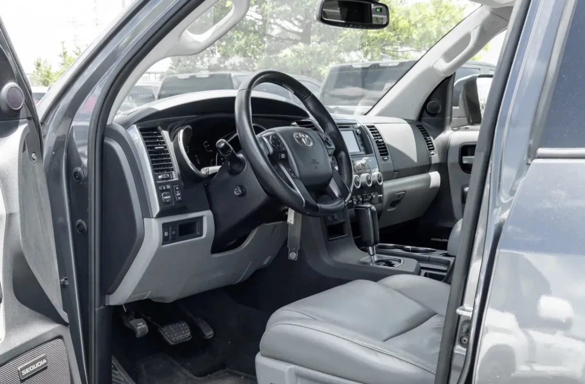 Toyota Sequoia LIMITED * 4WD * 8 МЕСТА * 1 СОБСТВЕНИК * CARFAX * , снимка 6 - Автомобили и джипове - 55051915