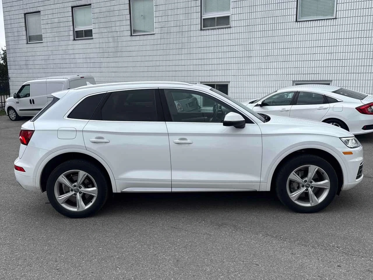 Audi Q5 * Progressiv * 360КАМЕРИ* ПАНОРАМА* , снимка 3 - Автомобили и джипове - 55062428