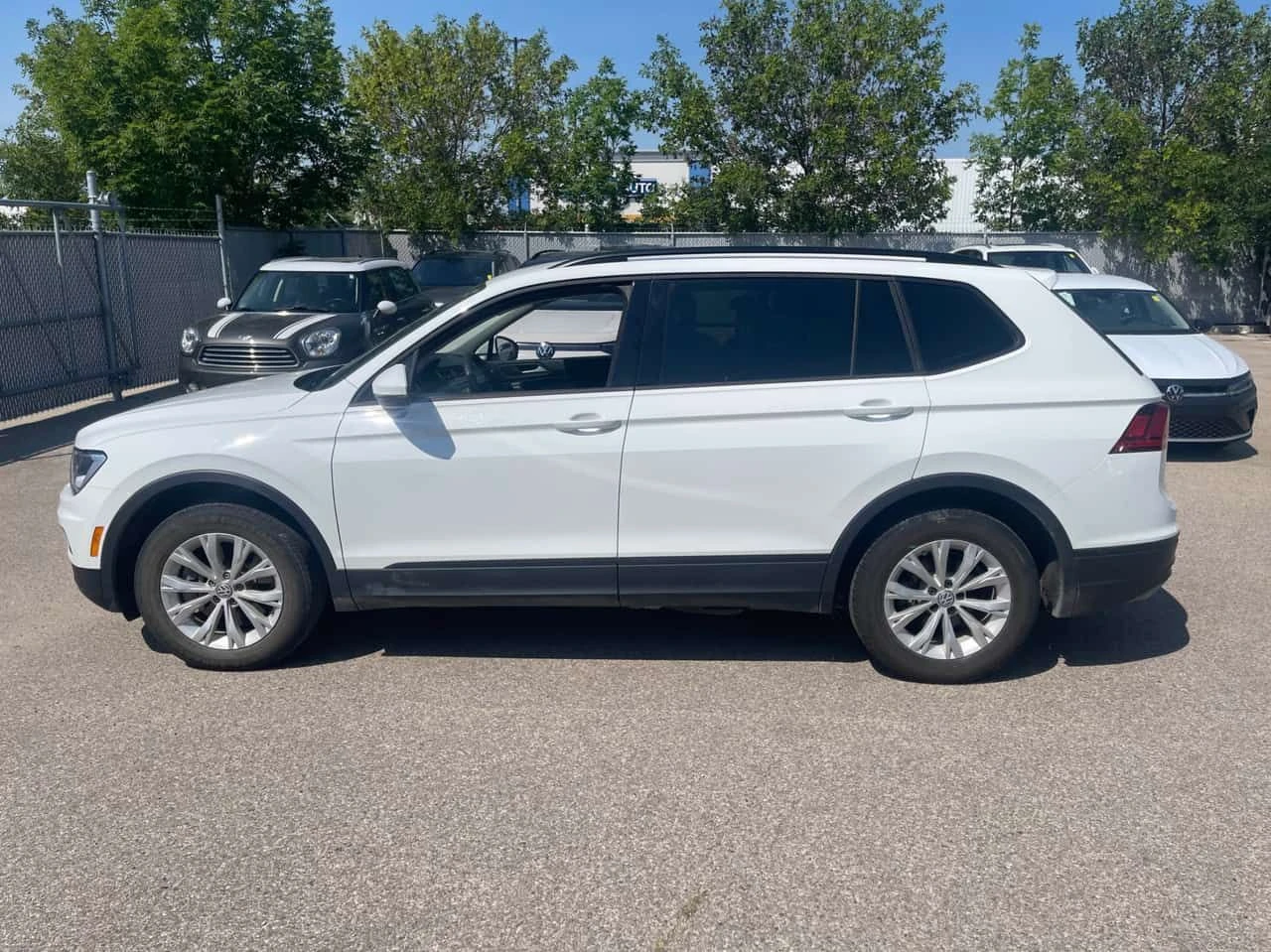 VW Tiguan * Trendline * АВТОКРЕДИТ БЕЗ ПЪРВОНАЧАЛНА ВНОСКА* , снимка 2 - Автомобили и джипове - 55528479
