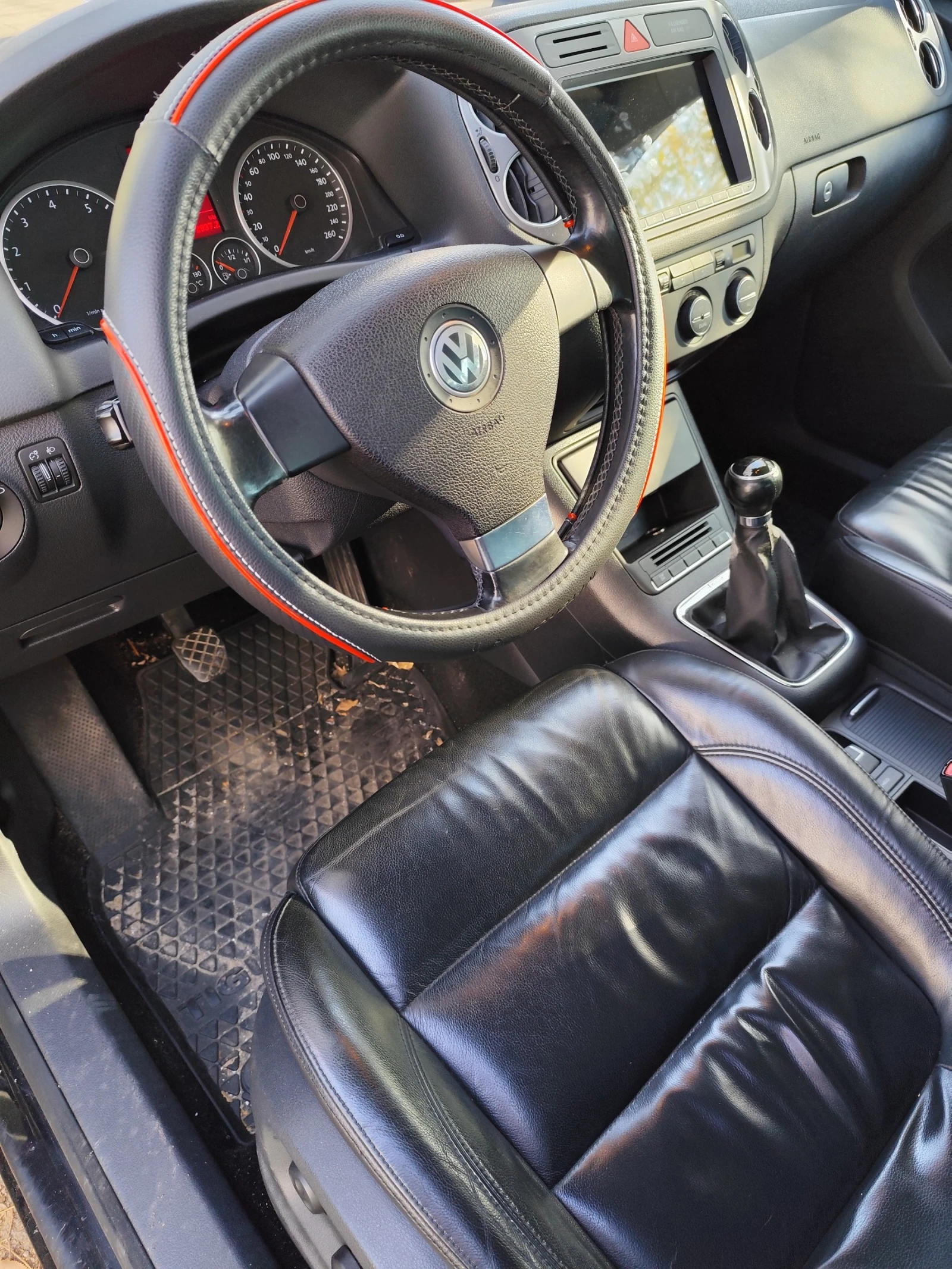 VW Tiguan, снимка 3 - Автомобили и джипове - 56268323