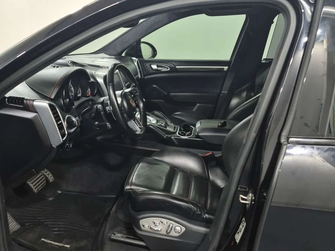 Porsche Cayenne  Gts / Matrix / 360 / Bose / Обдухване / Carfax, снимка 3 - Автомобили и джипове - 56323940