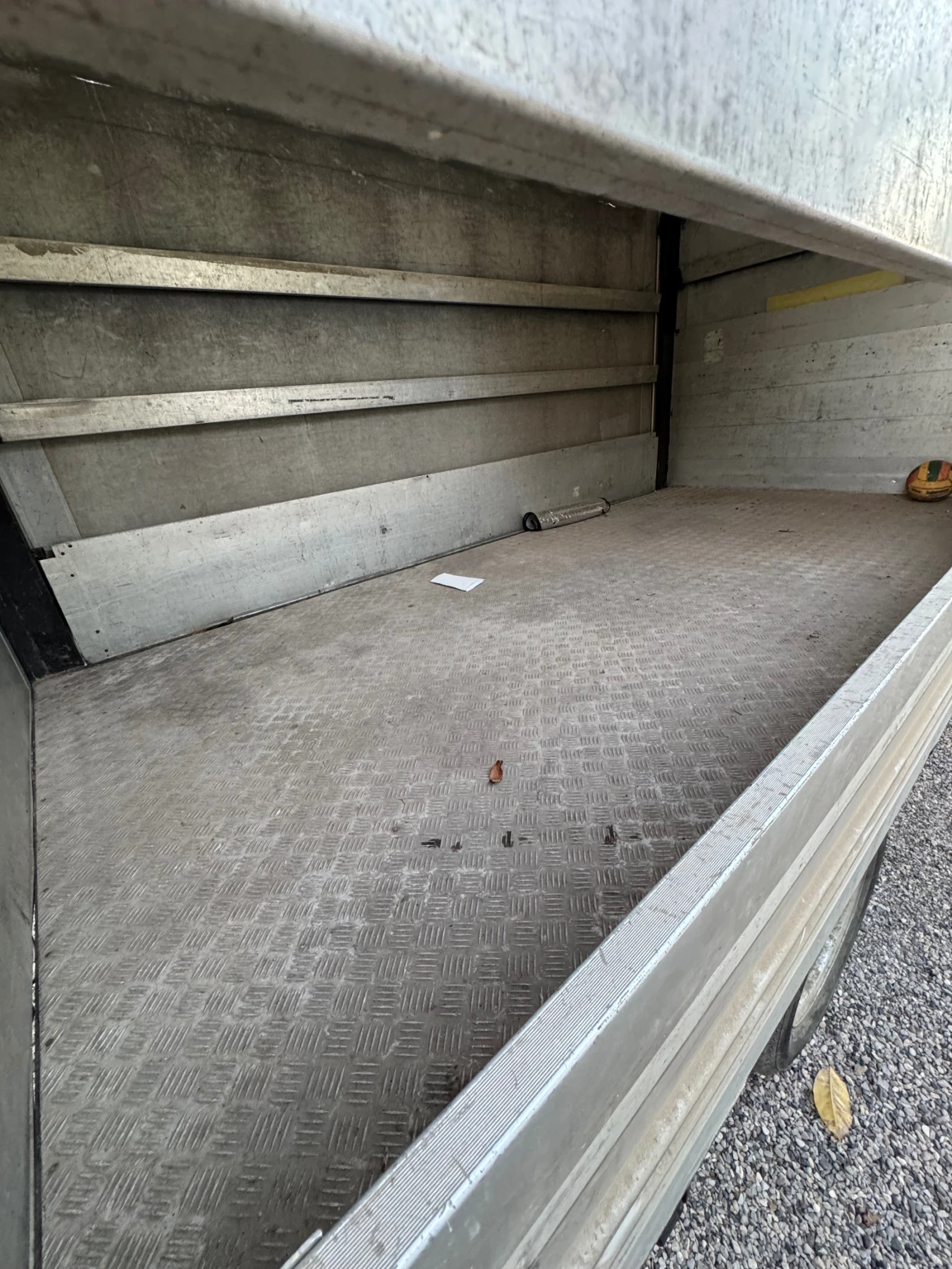 Isuzu Novocitti 3.9 npr - изображение 8