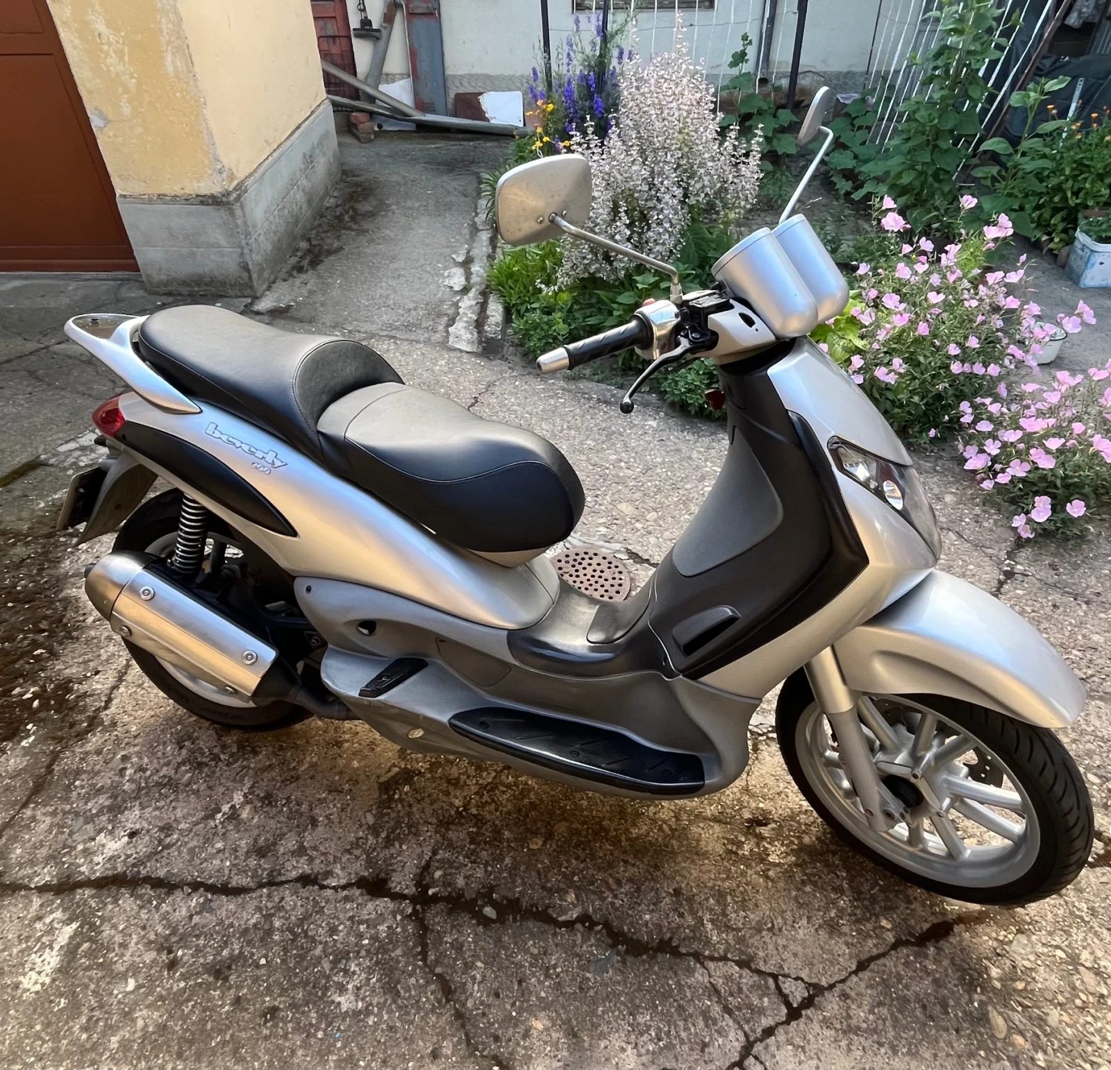 Piaggio Beverly 200, снимка 11 - Мотоциклети и мототехника - 54989968