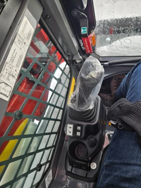 Мини челни товарачи Takeuchi TL6R, снимка 8