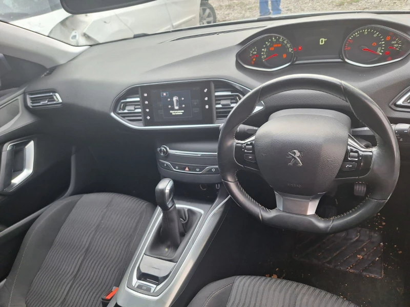 Peugeot 308 1.6HDI 100кс, снимка 6 - Автомобили и джипове - 45277657