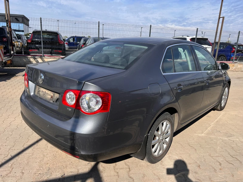 VW Jetta 1.9TDI EURO 4, снимка 5 - Автомобили и джипове - 47356512