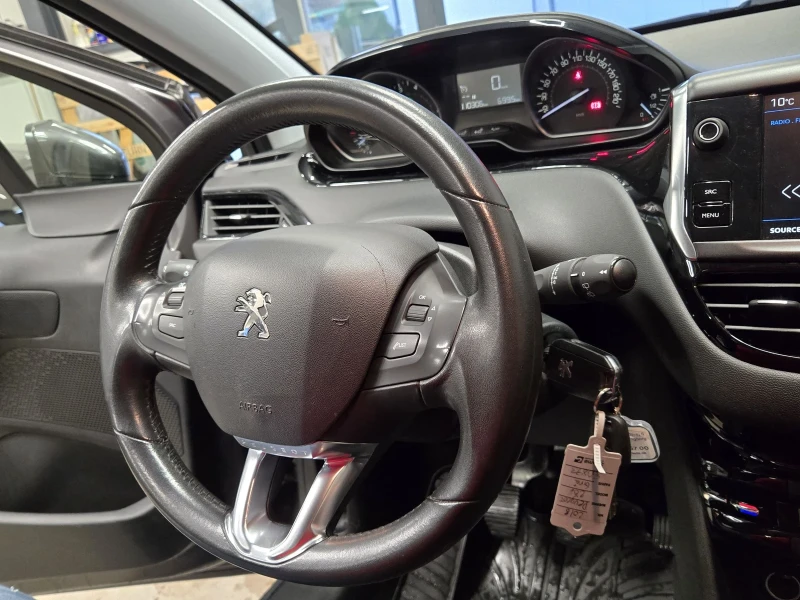 Peugeot 208 Facelift / 1.2 VTI / EU6 / 110k km, снимка 13 - Автомобили и джипове - 47961446