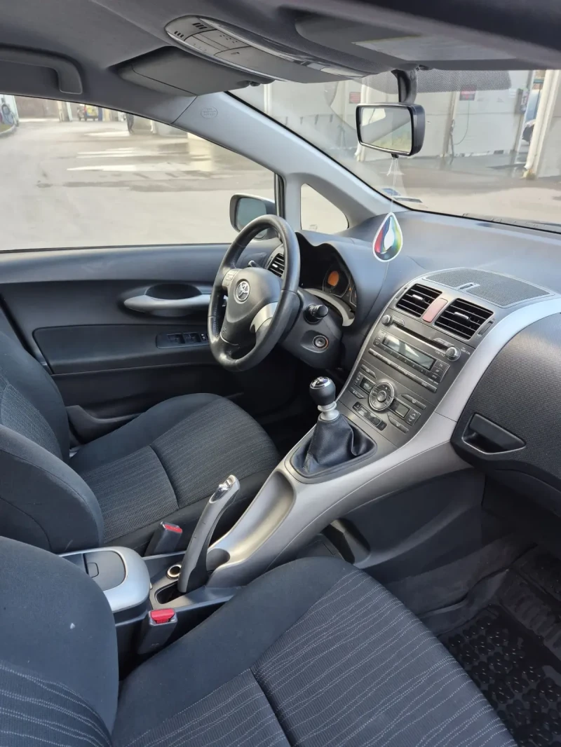 Toyota Auris 2.0 , снимка 9 - Автомобили и джипове - 48969350