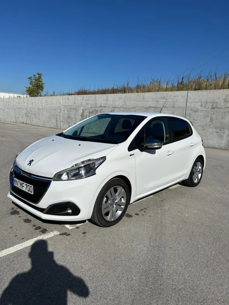 Peugeot 208 1.2 Pure Tech Euro6 Като нова, снимка 6 - Автомобили и джипове - 52264030