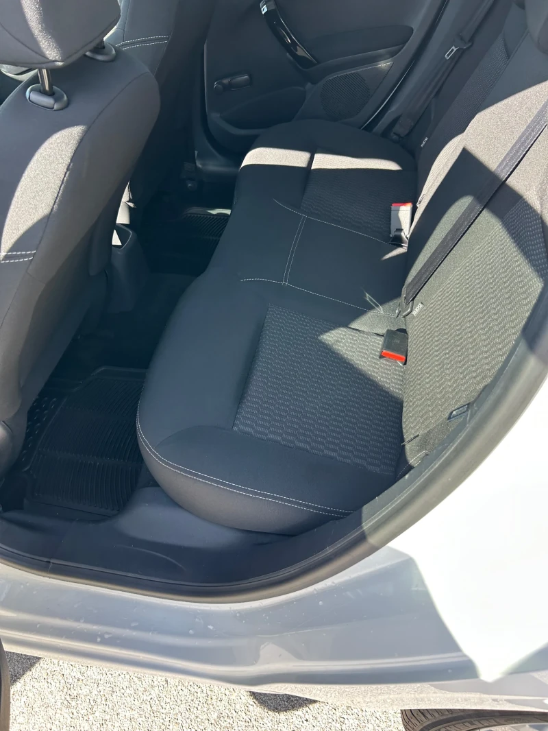 Peugeot 208 1.2 Pure Tech Euro6 Като нова, снимка 14 - Автомобили и джипове - 52264030