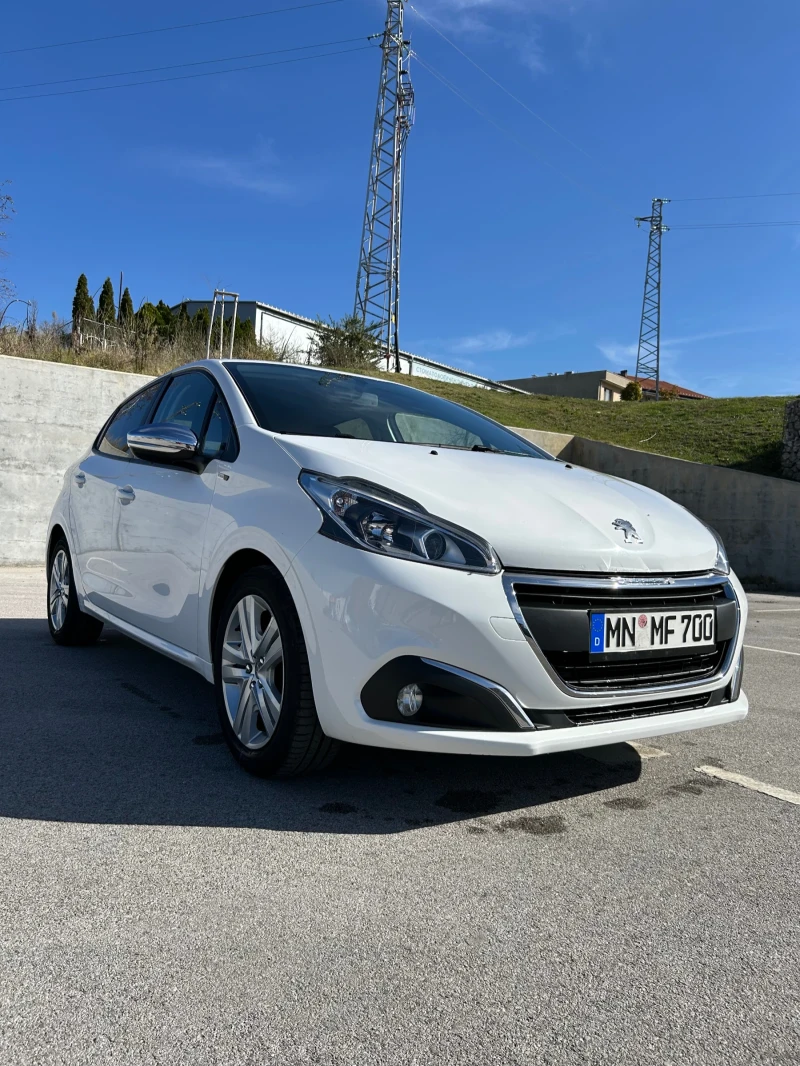 Peugeot 208 1.2 Pure Tech Euro6 Като нова, снимка 8 - Автомобили и джипове - 52264030