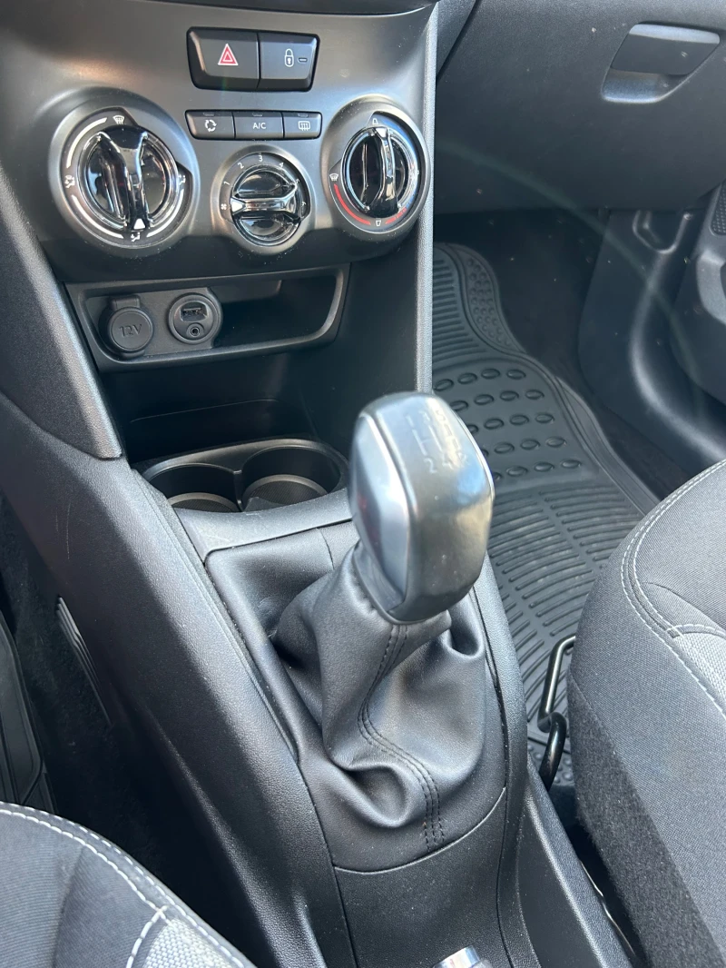 Peugeot 208 1.2 Pure Tech Euro6 Като нова, снимка 16 - Автомобили и джипове - 52264030