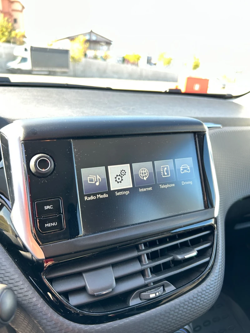 Peugeot 208 1.2 Pure Tech Euro6 Като нова, снимка 15 - Автомобили и джипове - 52264030