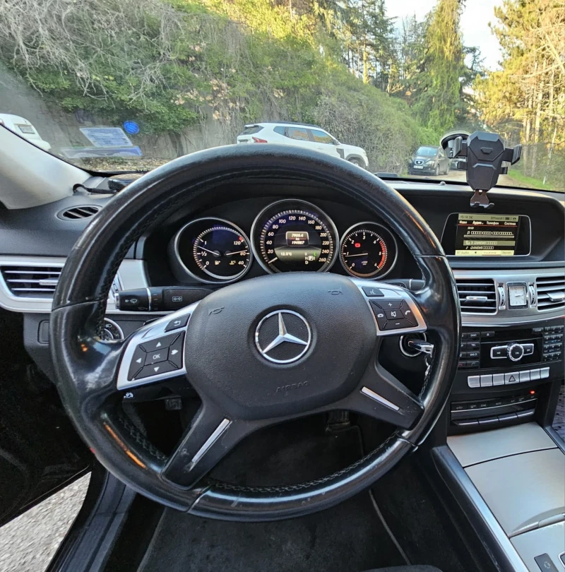 Mercedes-Benz E 200, снимка 8 - Автомобили и джипове - 52739665
