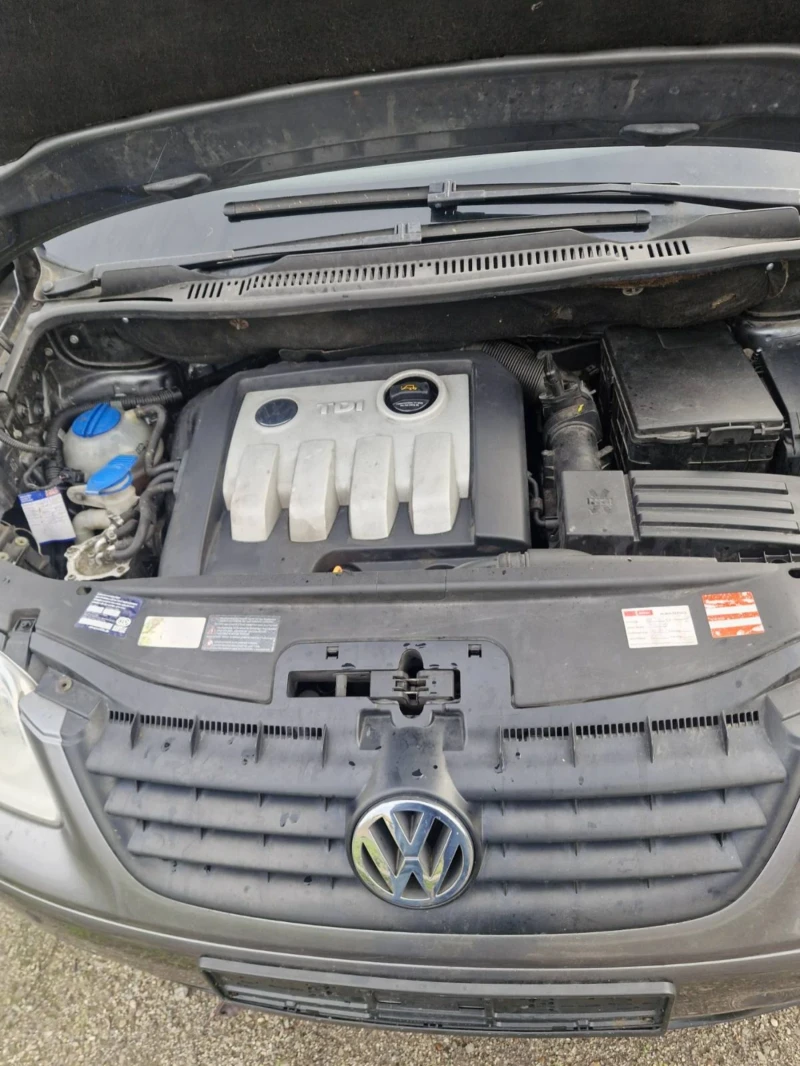 VW Touran 1.9 TDI / 7 места, снимка 7 - Автомобили и джипове - 53484604
