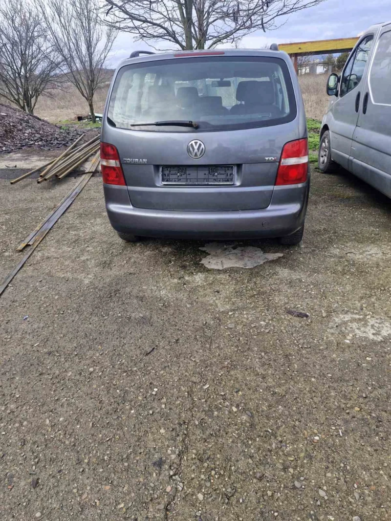 VW Touran 1.9 TDI / 7 места, снимка 2 - Автомобили и джипове - 53484604