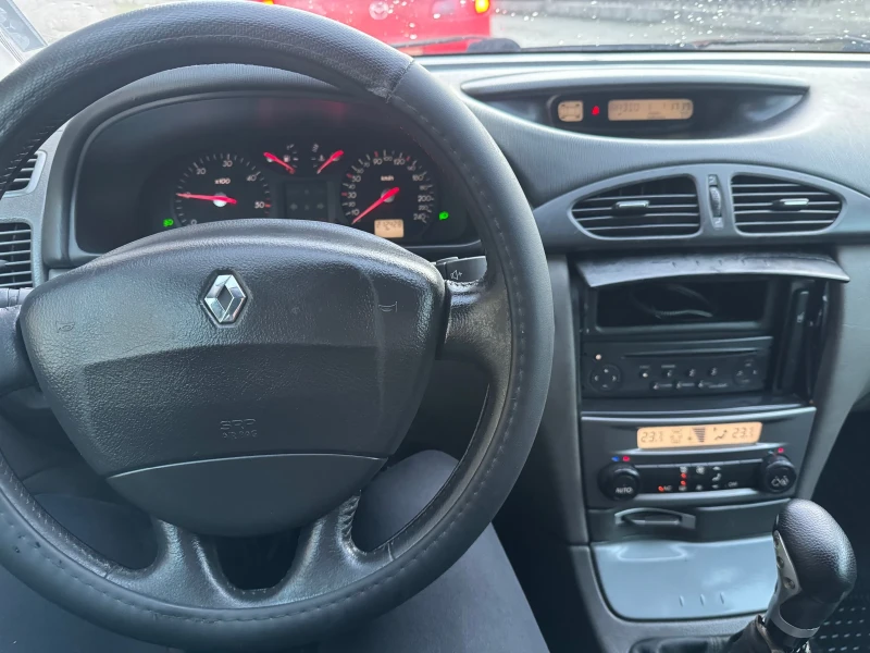 Renault Laguna 1.9 dci, снимка 14 - Автомобили и джипове - 53487070