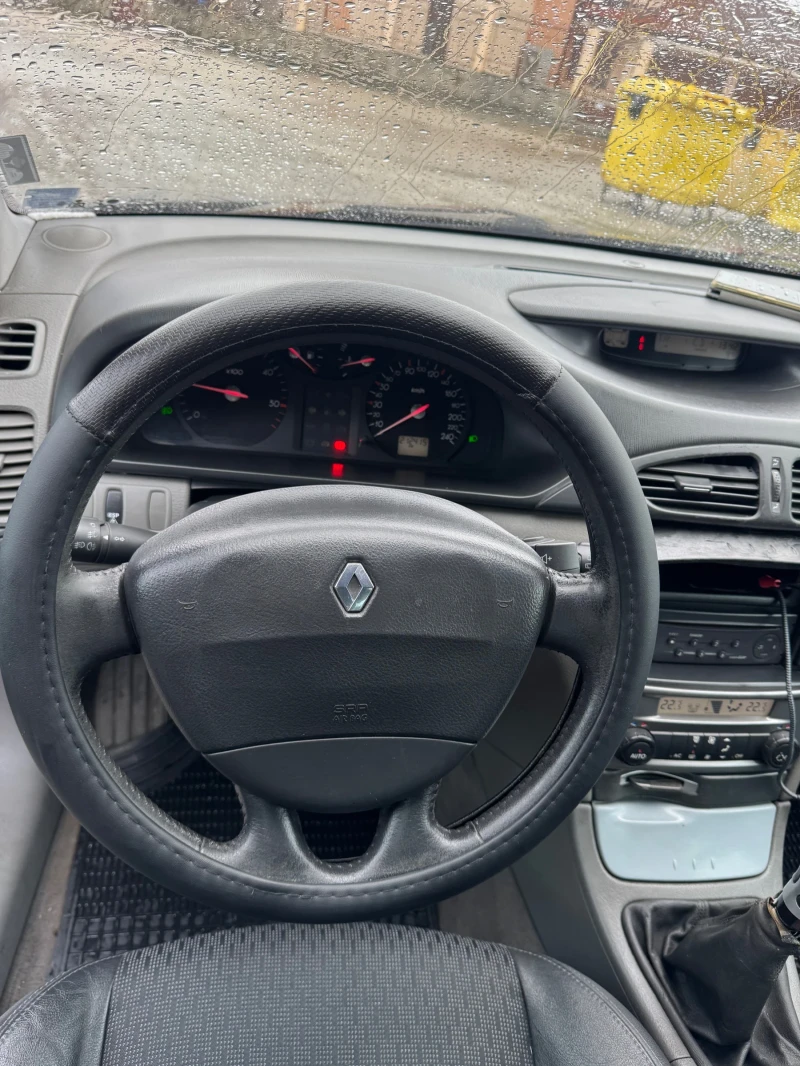 Renault Laguna 1.9 dci, снимка 11 - Автомобили и джипове - 53487070