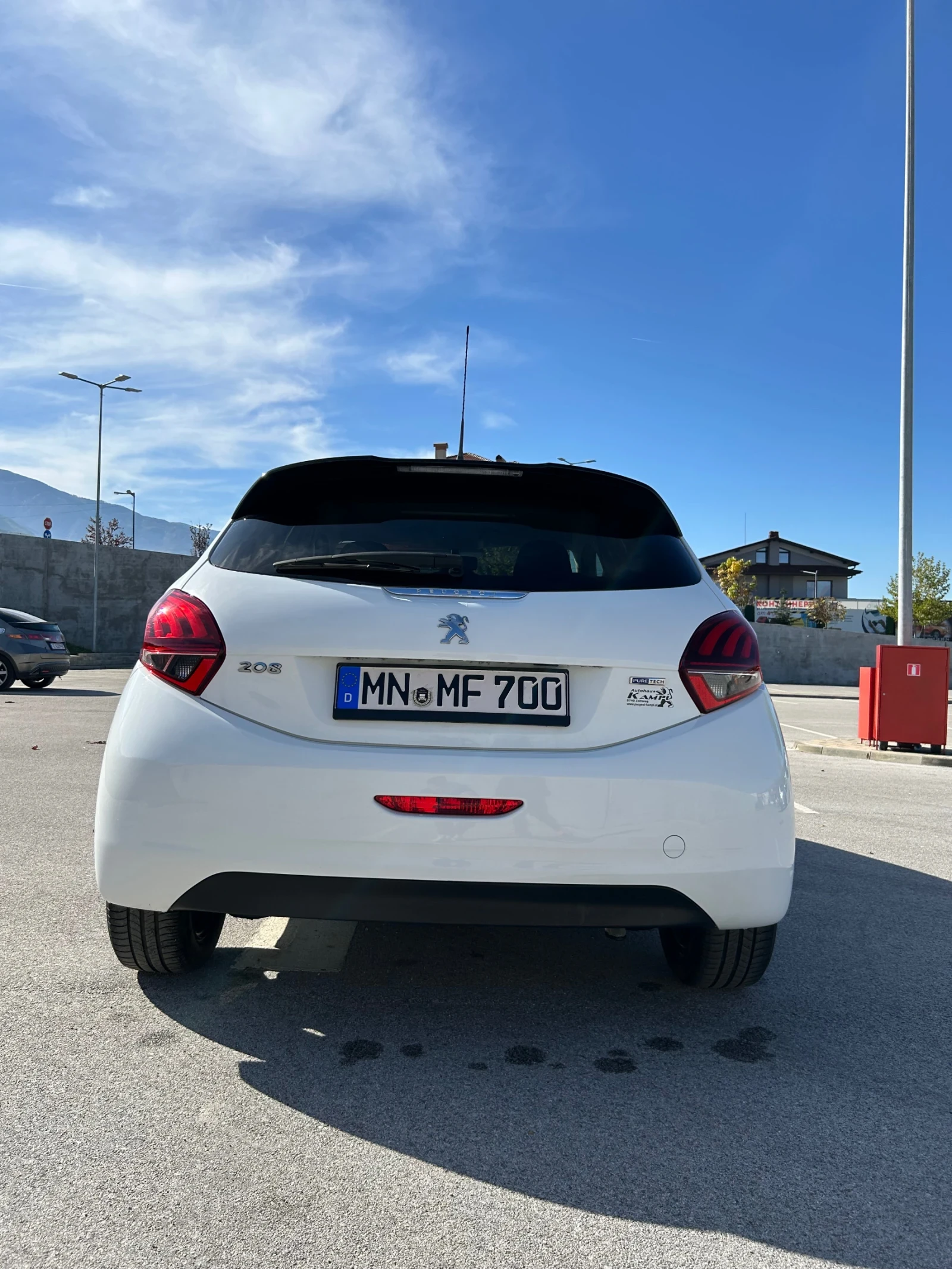 Peugeot 208 1.2 Pure Tech Euro6 Като нова - изображение 3