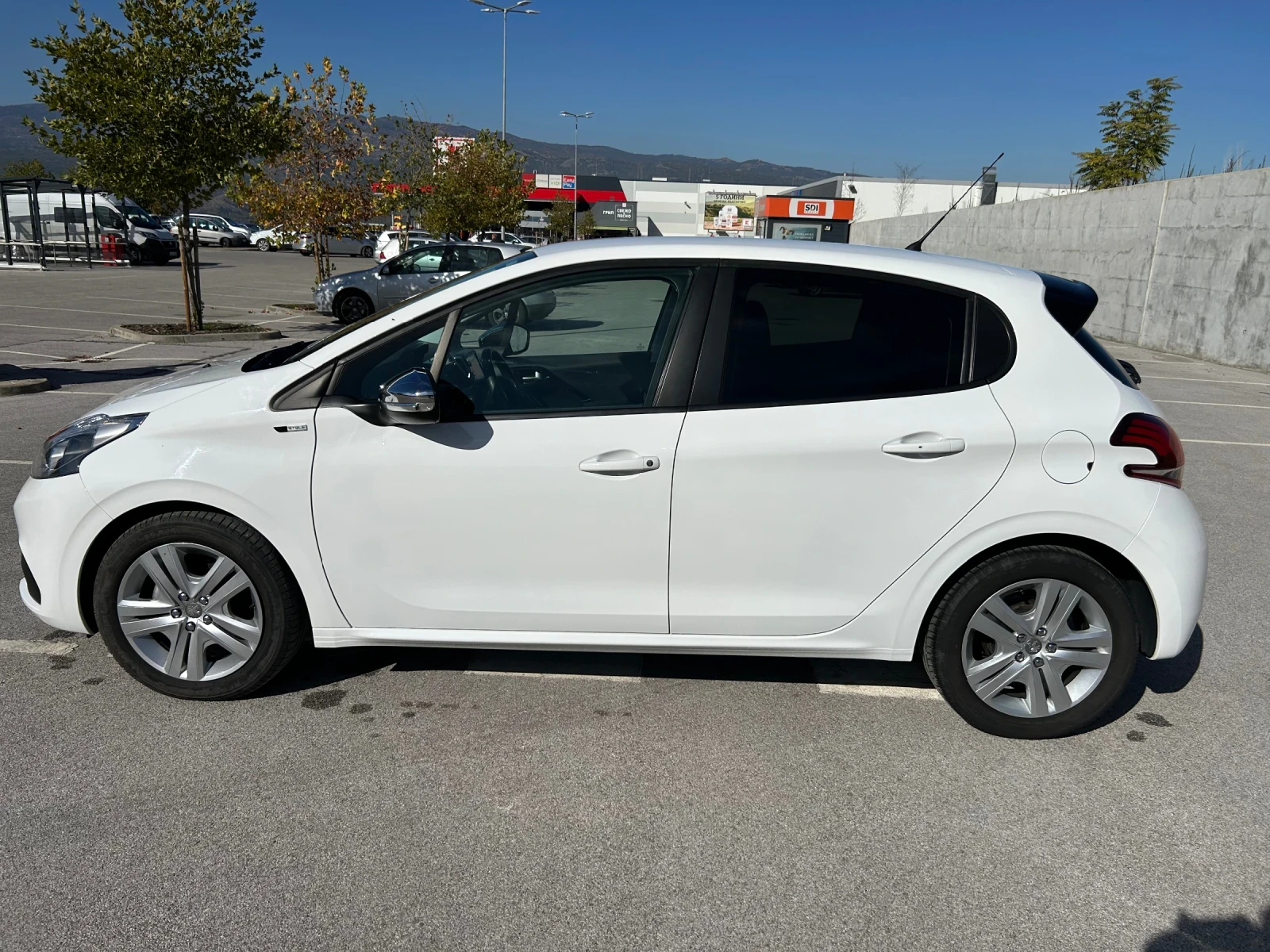 Peugeot 208 1.2 Pure Tech Euro6 Като нова - изображение 5