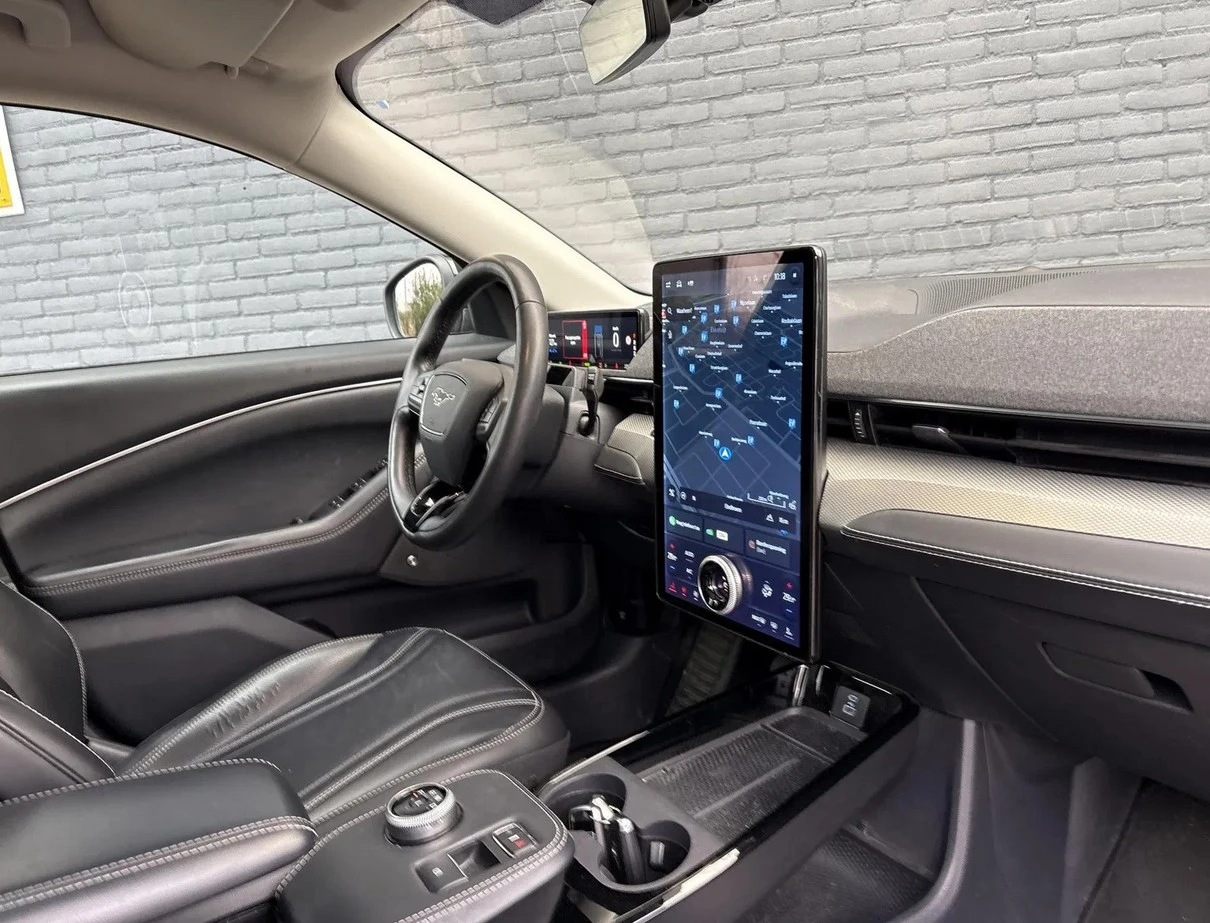 Ford Mustang Mach-E 76 KW Безупречна, снимка 10 - Автомобили и джипове - 53752325