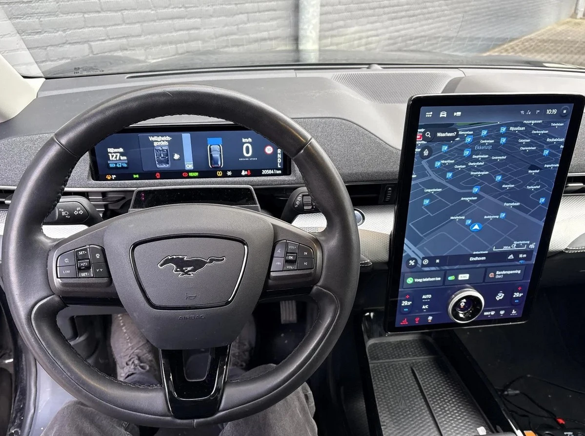 Ford Mustang Mach-E 76 KW Безупречна, снимка 8 - Автомобили и джипове - 53752325