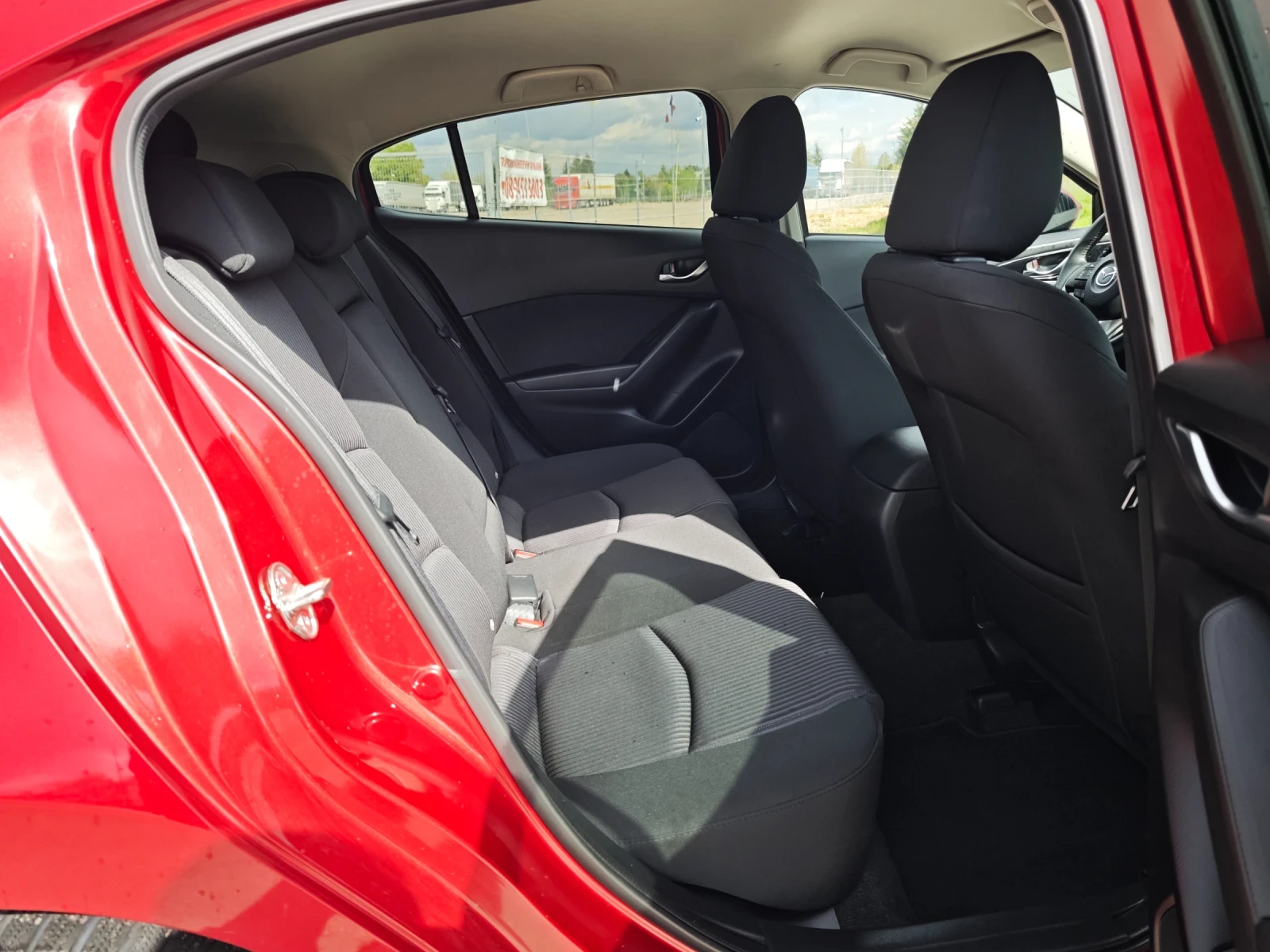 Mazda 3 2.2d-SKYACTIVE, снимка 13 - Автомобили и джипове - 54395584