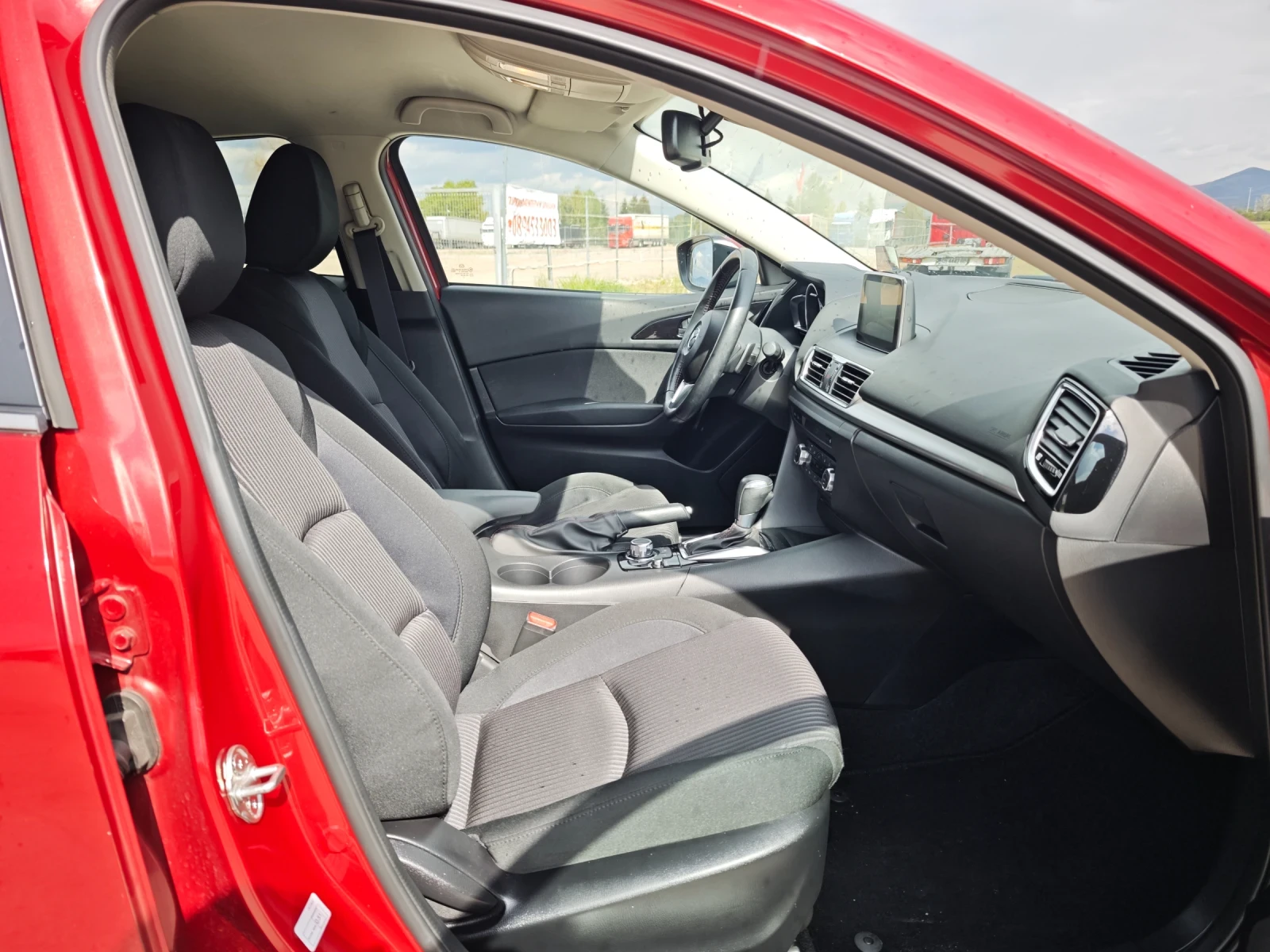 Mazda 3 2.2d-SKYACTIVE, снимка 12 - Автомобили и джипове - 54395584