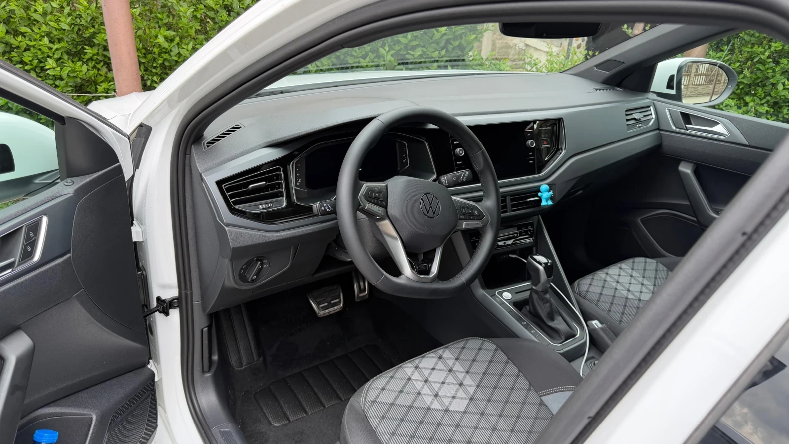 VW Taigo 1, 5 TSI R-Line, снимка 5 - Автомобили и джипове - 54483804