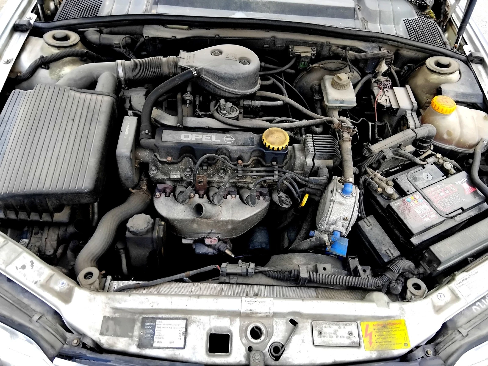 Opel Vectra 1.6.МОНО.75к+ КЛИМА + ГАЗ , снимка 17 - Автомобили и джипове - 54795248