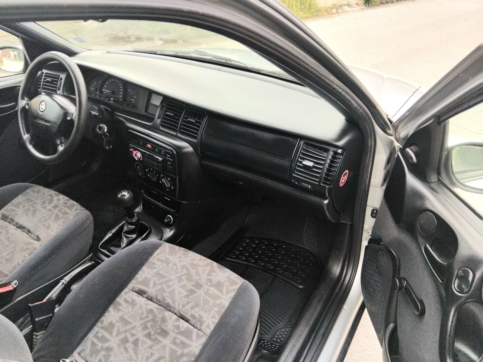 Opel Vectra 1.6.МОНО.75к+ КЛИМА + ГАЗ , снимка 16 - Автомобили и джипове - 54795248