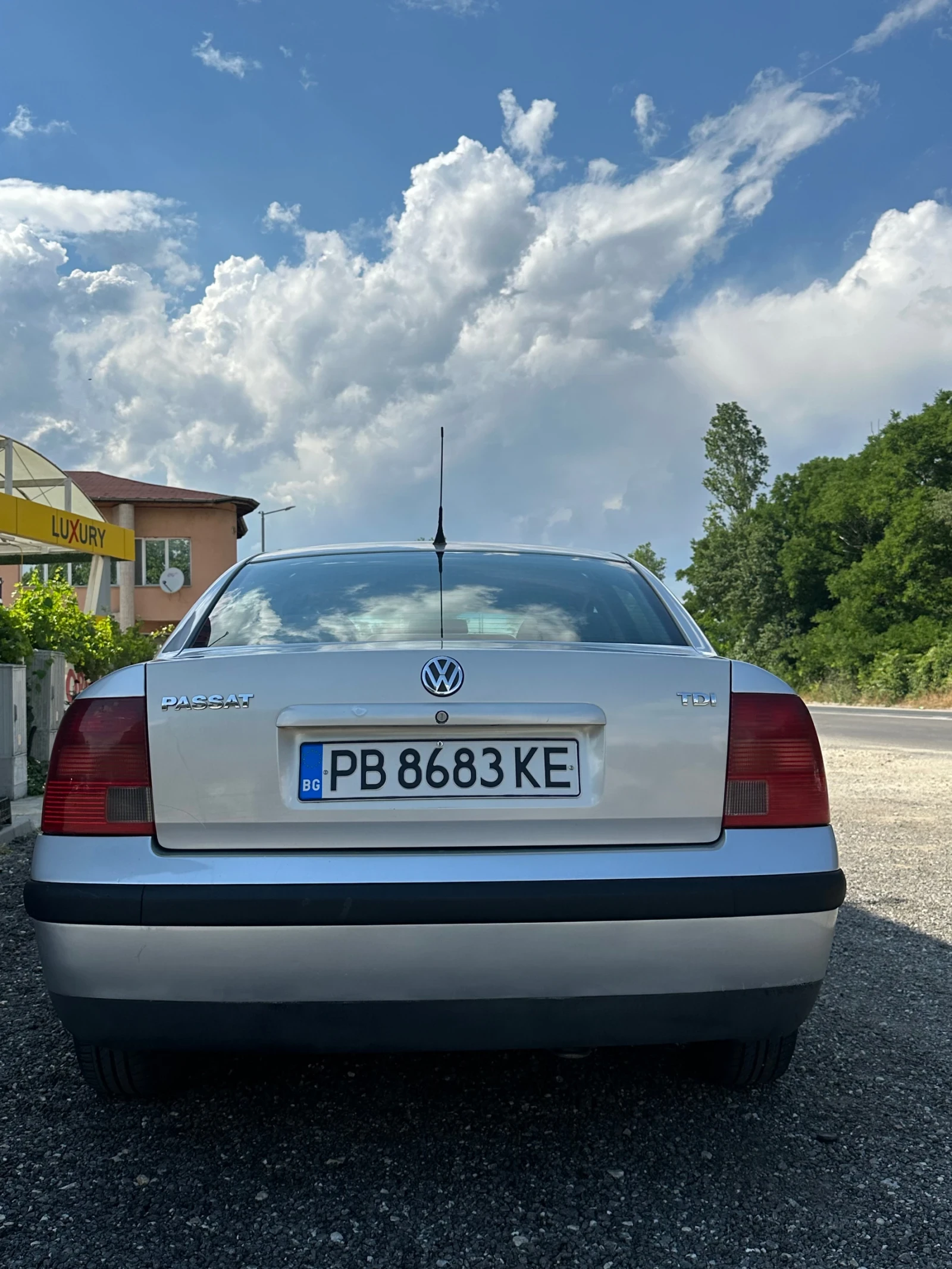 VW Passat, снимка 8 - Автомобили и джипове - 54931609