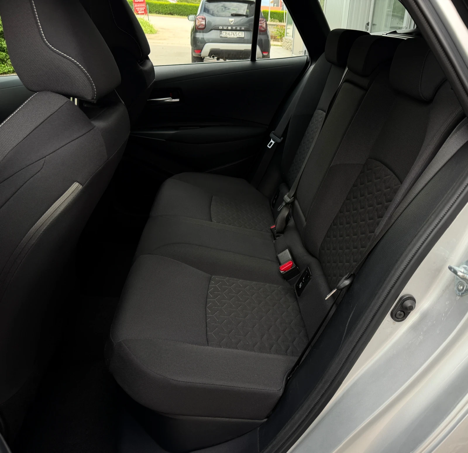 Toyota Corolla 1.8HSD в гаранция - 2бр., снимка 11 - Автомобили и джипове - 55293947