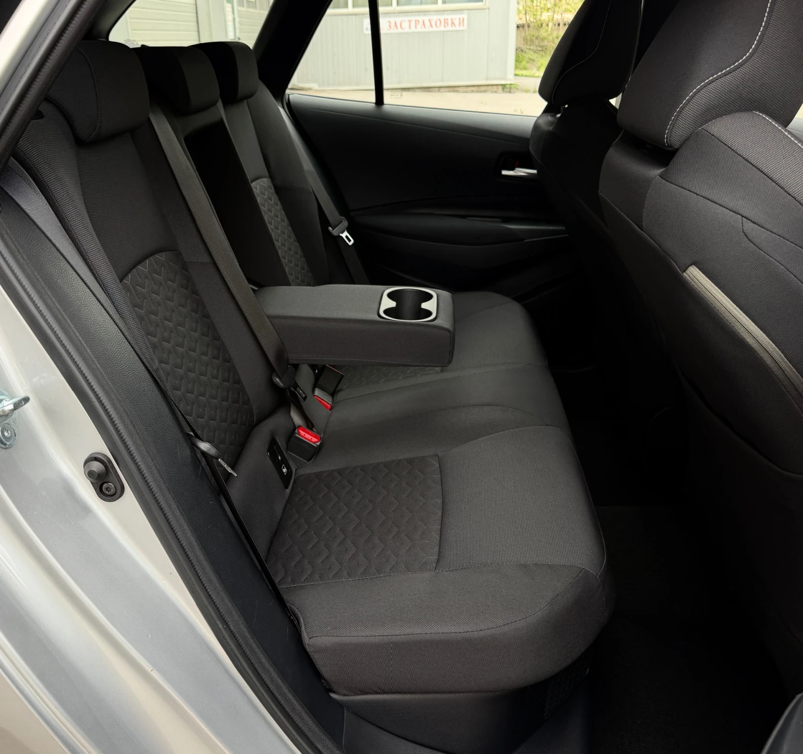Toyota Corolla 1.8HSD в гаранция - 2бр., снимка 10 - Автомобили и джипове - 55293947