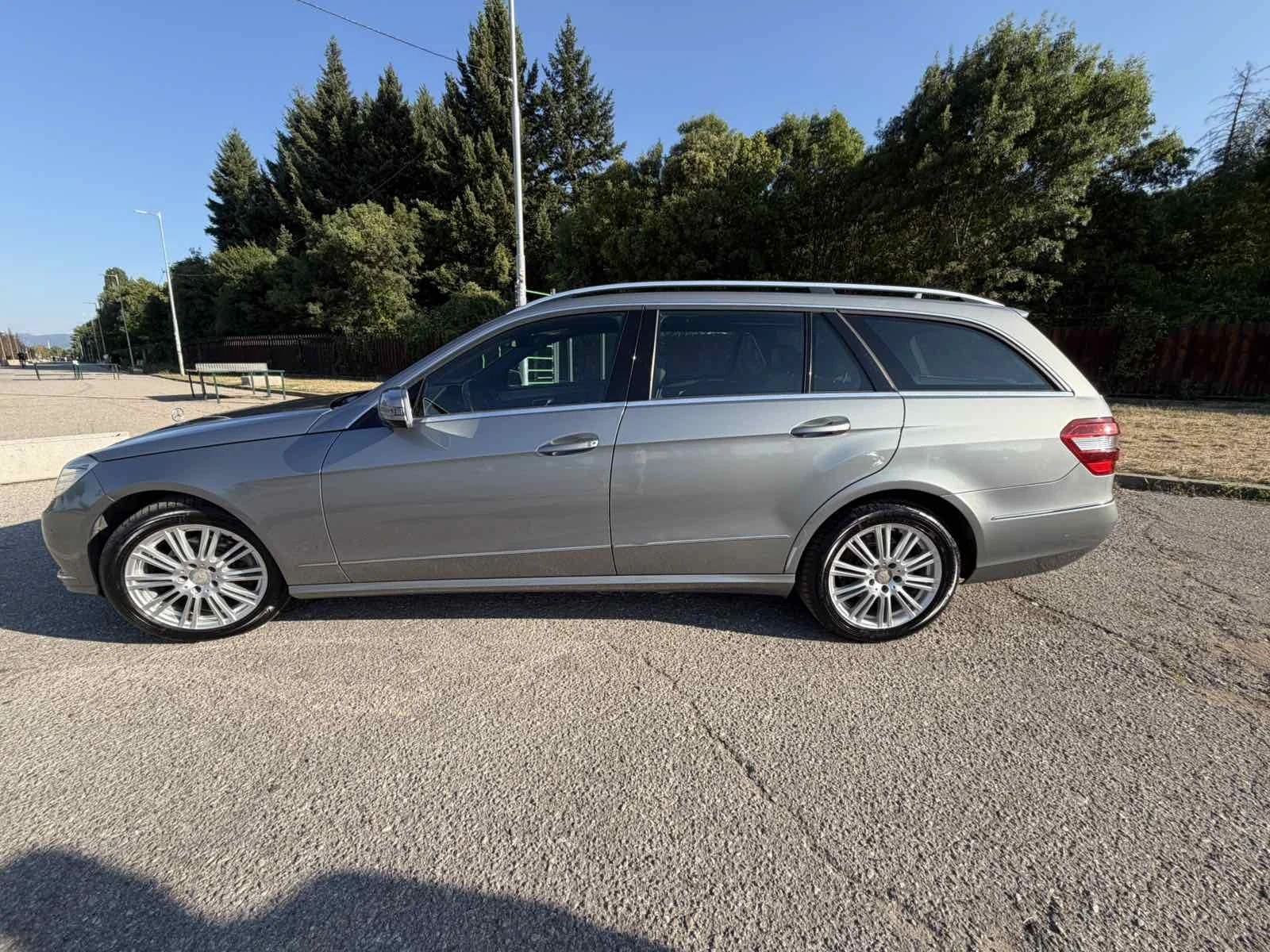 Mercedes-Benz E 220 Mercedes-Benz E-Klasse E 220 CDI T BlueEFFICIENCY , снимка 4 - Автомобили и джипове - 55630184