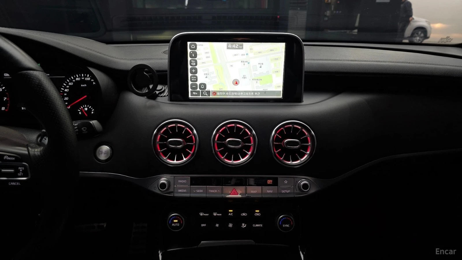 Kia Stinger 3.3* TURBO GT* ОБДУХВАНЕ* 360* HEADUP* 4 ПОДГРЕВА, снимка 12 - Автомобили и джипове - 55639005