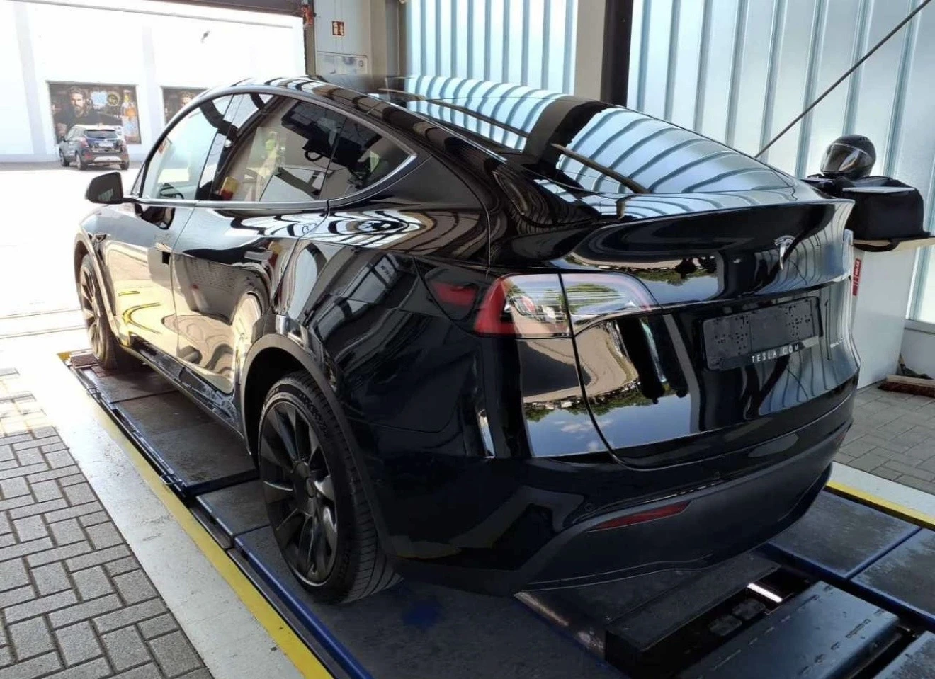 Tesla Model Y !!!ОЧАКВАН ВНОС!!! LONG RANGE DUAL MOTOR SOH92%, снимка 3 - Автомобили и джипове - 56081075