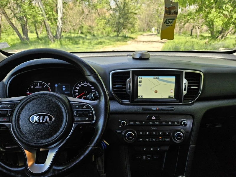 Kia Sportage 1.7 CRDI, Line assist, Перфектен, снимка 7 - Автомобили и джипове - 45264771