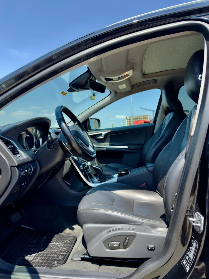Volvo XC60 D5, AWD, снимка 4 - Автомобили и джипове - 53216694