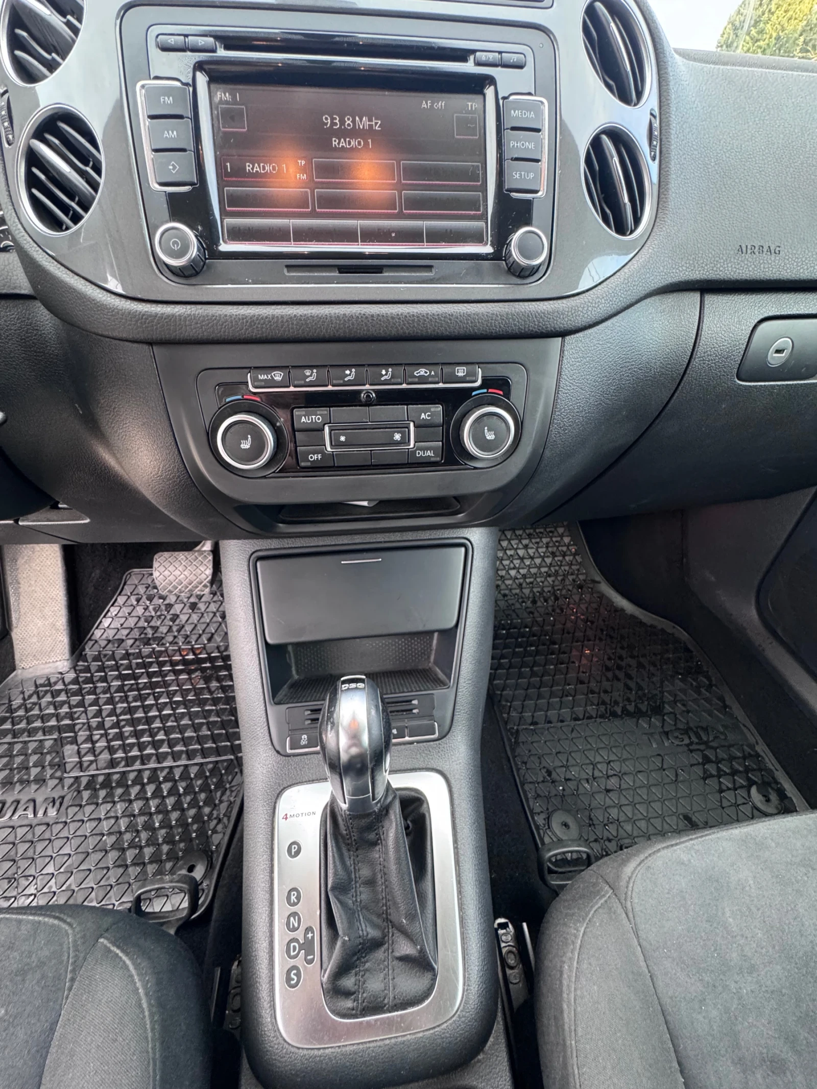 VW Tiguan, снимка 12 - Автомобили и джипове - 56087584