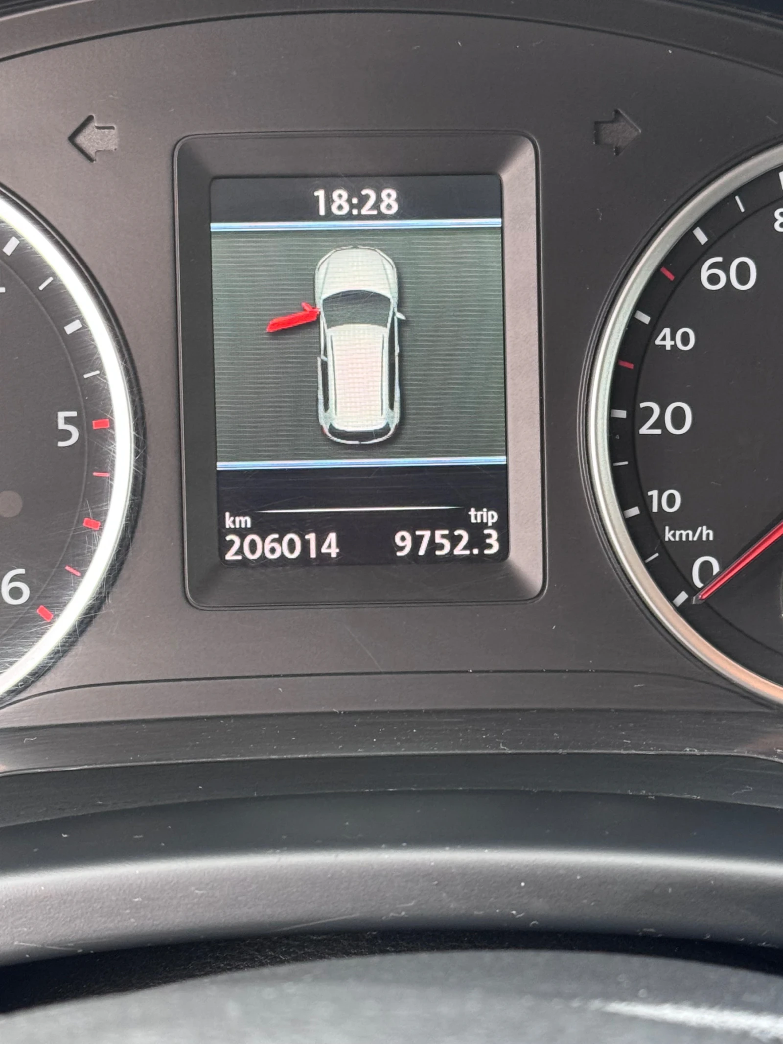 VW Tiguan, снимка 9 - Автомобили и джипове - 56087584