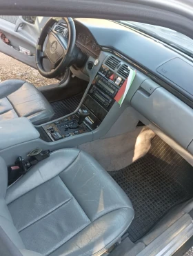 Mercedes-Benz E 320 4MATIC, снимка 10