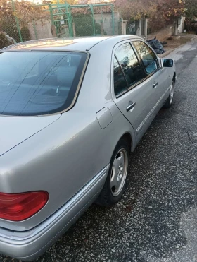 Mercedes-Benz E 320 4MATIC, снимка 5