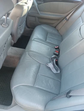 Mercedes-Benz E 320 4MATIC, снимка 11