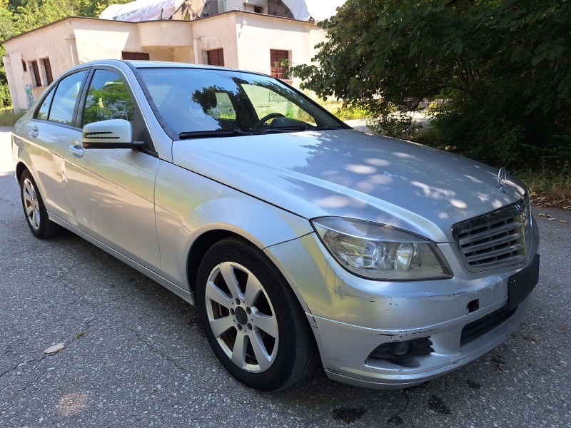 Mercedes-Benz C 220 646 Мотор! Седан!, снимка 3 - Автомобили и джипове - 46413396