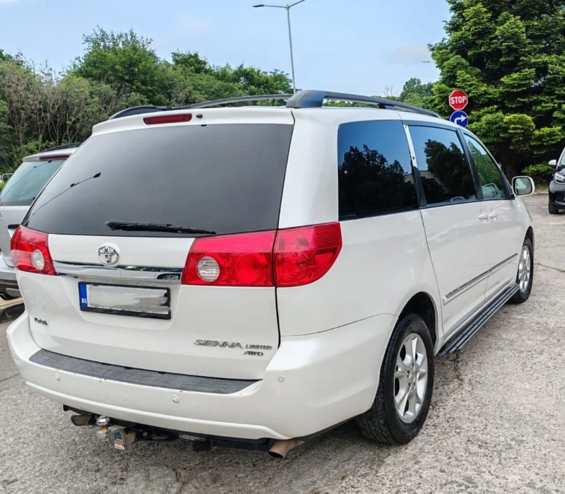 Toyota Sienna, снимка 4 - Автомобили и джипове - 48347930